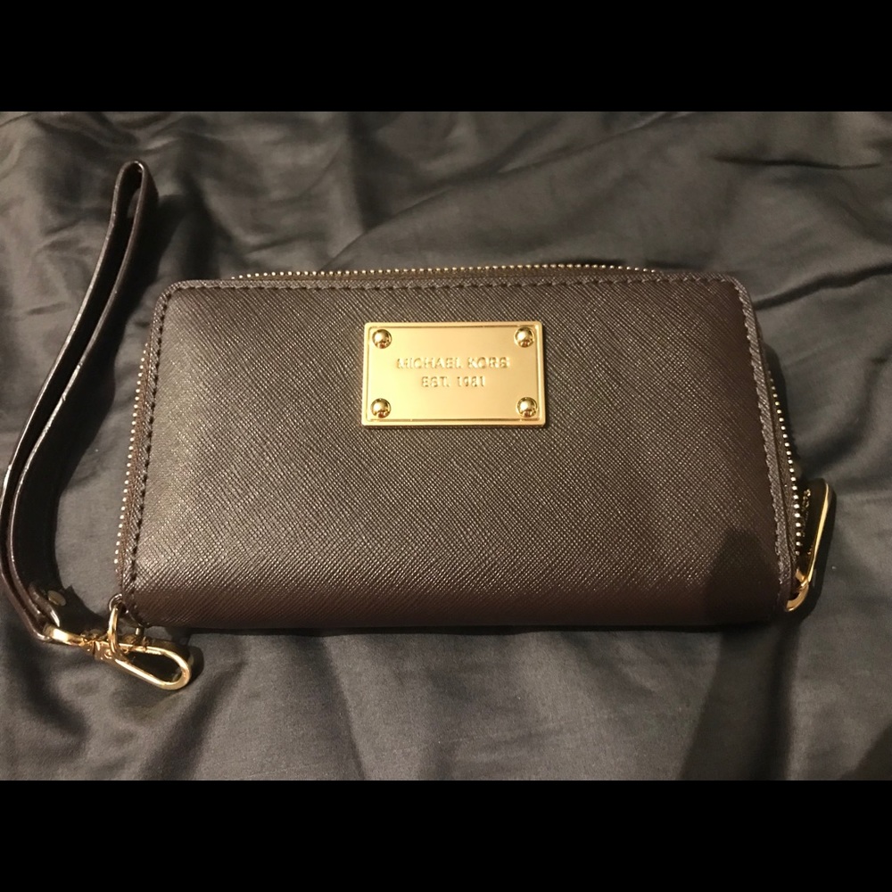 Michael Kors Saffiano Wristlet